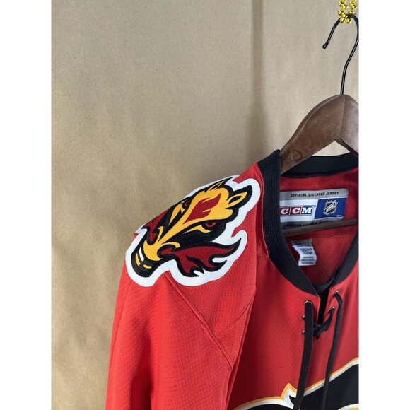 Vintage Calgary Flames NHL CCM Jersey (Men’s Size S) - Picture 3 of 7
